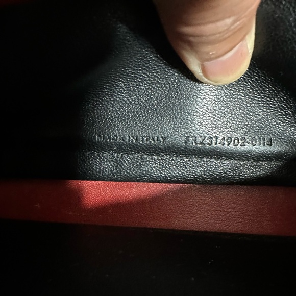 YVES SAINT LAURENT ❤️🌟 PATENT LEATHER RED ZIPPY WALLET ⭐️ - Picture 6 of 8